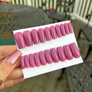 Mauve Press On Nails